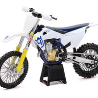 New-ray 1:12 Scale Husqvarna Fc450 Motocross Bike - Apparel Collection