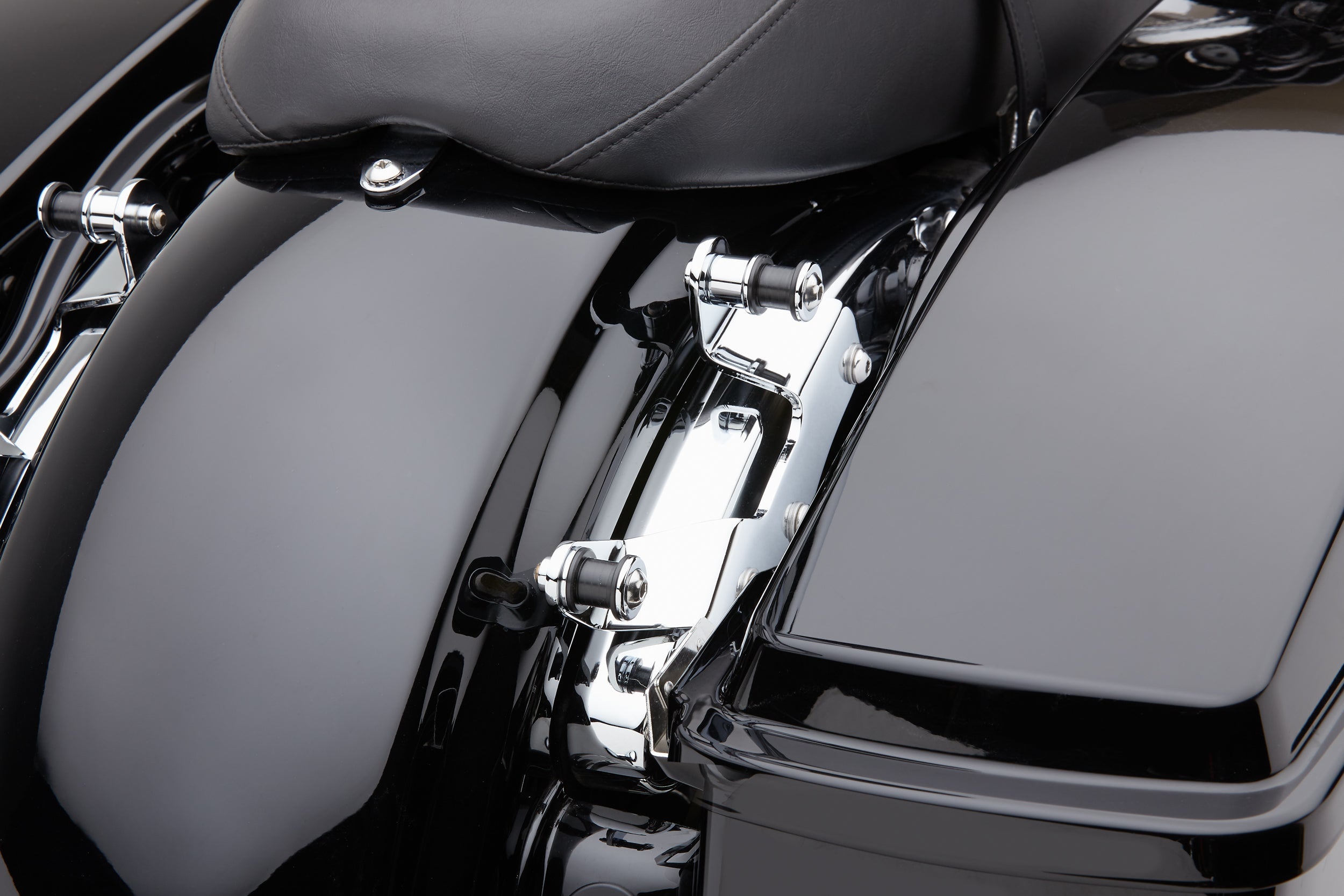 COBRA Backrest Mounting Kit Chrome Flh/Flt 09 13