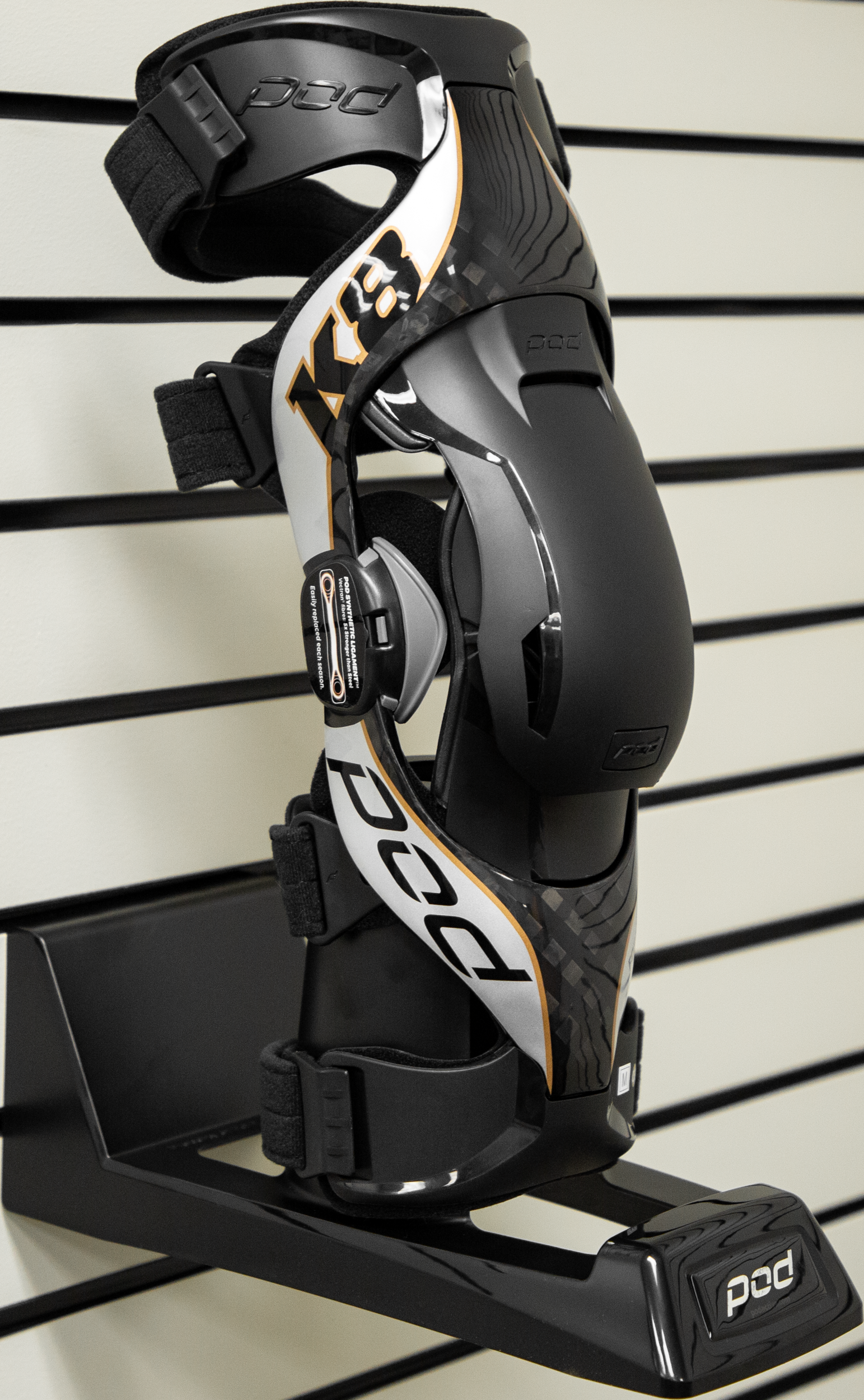 Pod Kx Single Brace Display Black - Apparel Collection