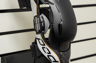 Pod Kx Single Brace Display Black - Apparel Collection