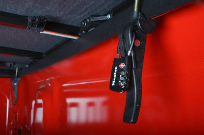 LUND Lund 07-17 Toyota Tundra (5.5ft. Bed) Genesis Elite Tri-Fold Tonneau Cover - Black - Covers