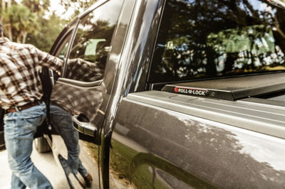 Roll-N-Lock 16-18 Toyota Tacoma Double Cab SB 60-1/2in A-Series Retractable Tonneau Cover - Covers