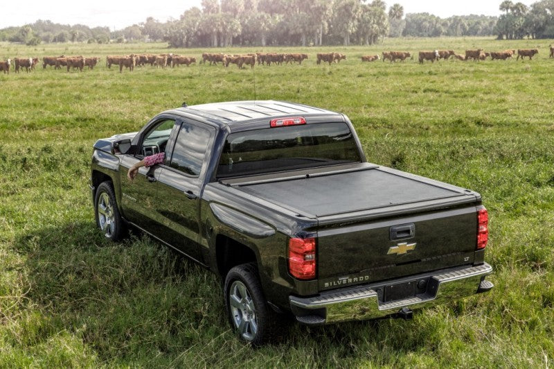 Roll-N-Lock 17-18 Honda Ridgeline XSB 59-1/2in M-Series Retractable Tonneau Cover - Covers