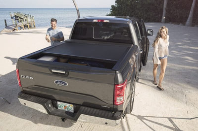 Roll-N-Lock 17-19 Ford F-250/F-350 Super Duty 80-3/8in E-Series Retractable Tonneau Cover - Covers