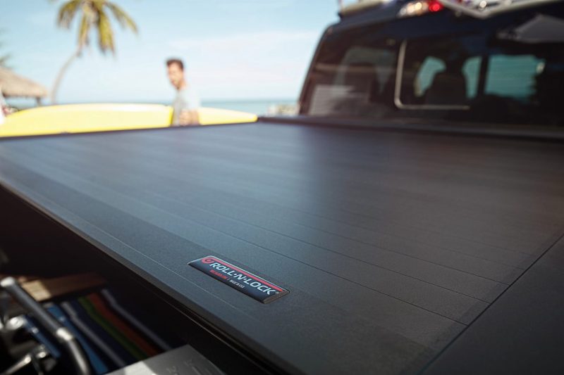 Roll-N-Lock 17-19 Ford F-250/F-350 Super Duty 80-3/8in E-Series Retractable Tonneau Cover - Covers