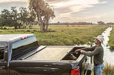 Roll-N-Lock 2020 Chevy Silverado / GMC Sierra 2500-3500 80-1/2in M-Series Retractable Tonneau Cover - Covers