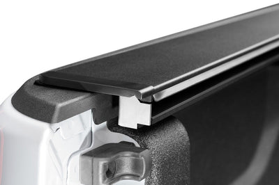 Roll-N-Lock 2020 Jeep Gladiator 5ft bed (w/ Trail Rail System) M-Series Retractable Tonneau Cover - Covers