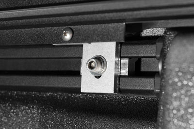 Roll-N-Lock 2020 Jeep Gladiator 5ft bed (w/ Trail Rail System) M-Series Retractable Tonneau Cover - Covers