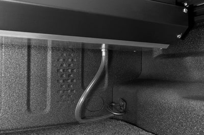 Roll-N-Lock 2020 Jeep Gladiator 5ft bed (w/ Trail Rail System) M-Series Retractable Tonneau Cover - Covers