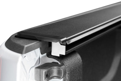 Roll-N-Lock 2020 Jeep Gladiator 5ft bed (w/ Trail Rail System) M-Series Retractable Tonneau Cover - Covers