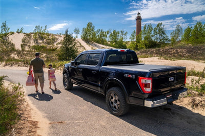 Roll-N-Lock 2022 Nissan Frontier Crew Cab (58.6in. Bed) M-Series Retractable Tonneau Cover - Covers