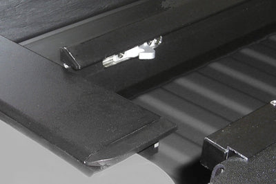 Roll-N-Lock 2022 Nissan Frontier Crew Cab (58.6in. Bed) M-Series Retractable Tonneau Cover - Covers