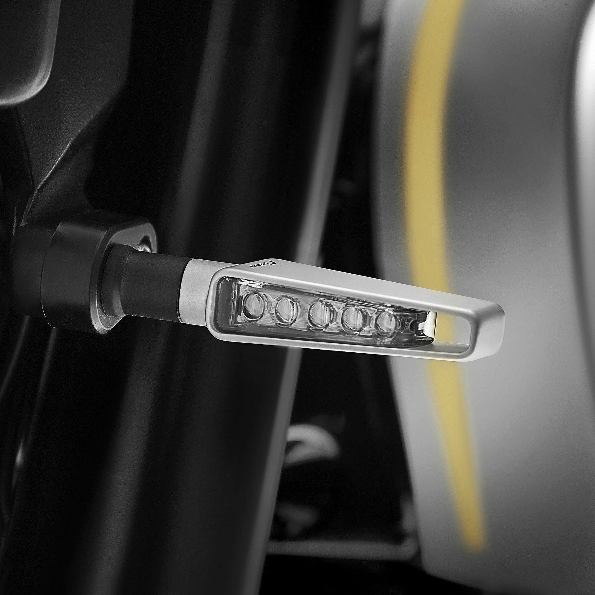 Rizoma Turn Signal Vision Sequential Black Each - Silver - Street Collection