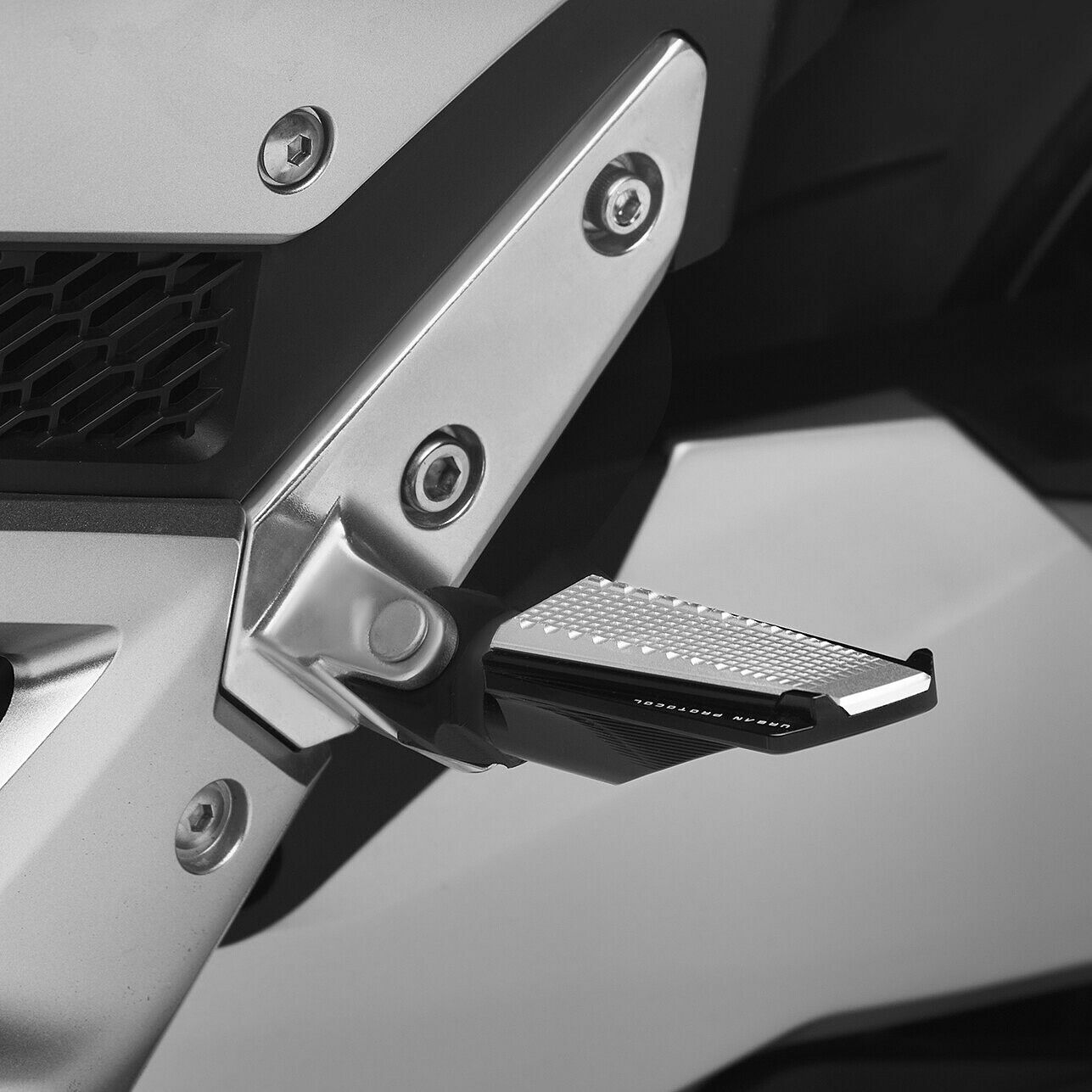 Rizoma Urban Protocol Footpegs Black/white Pr - Black/White - Street Collection